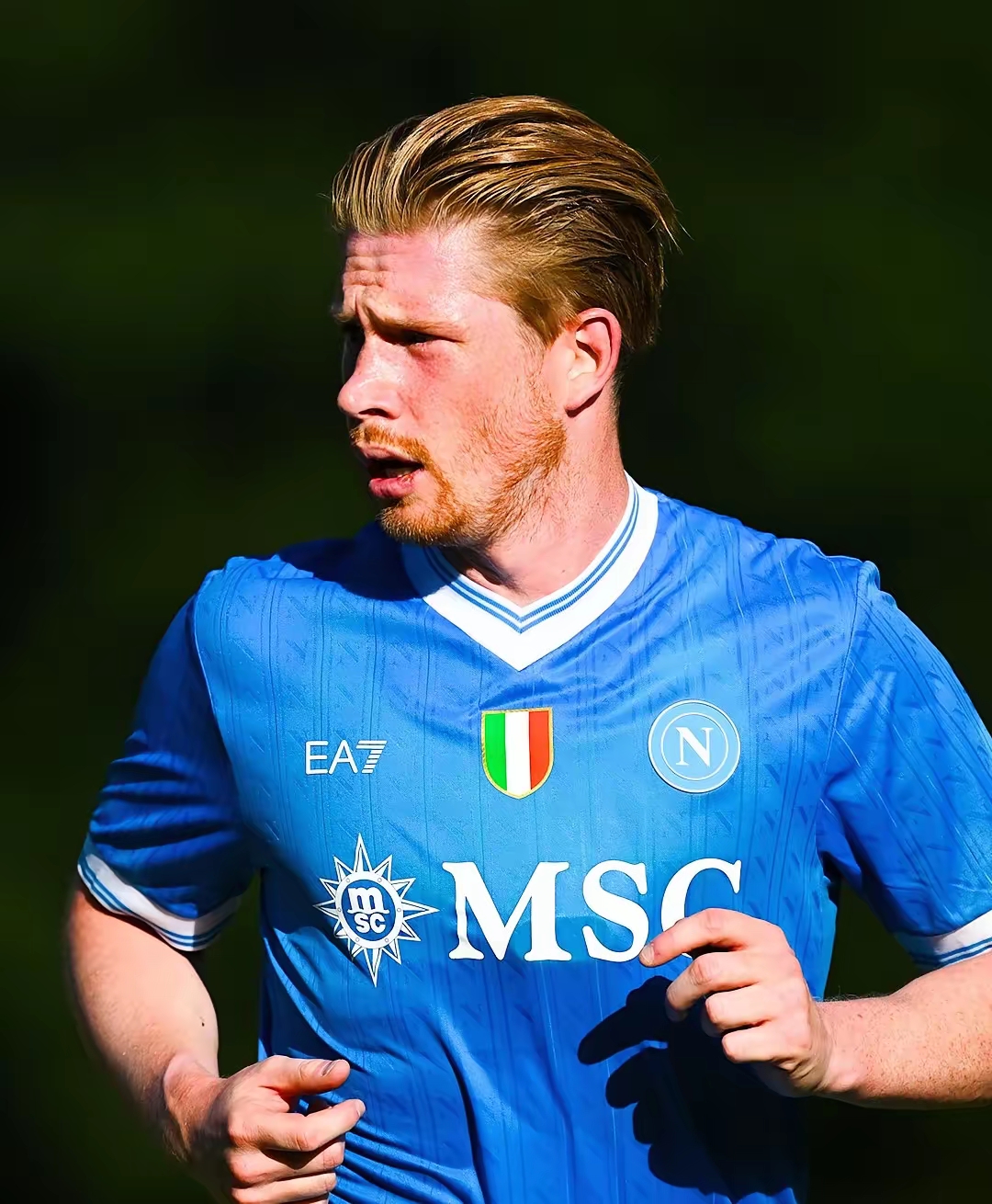 詹姆斯：亚当斯强的离谱，全队人加上教练组、安保才能卡住他