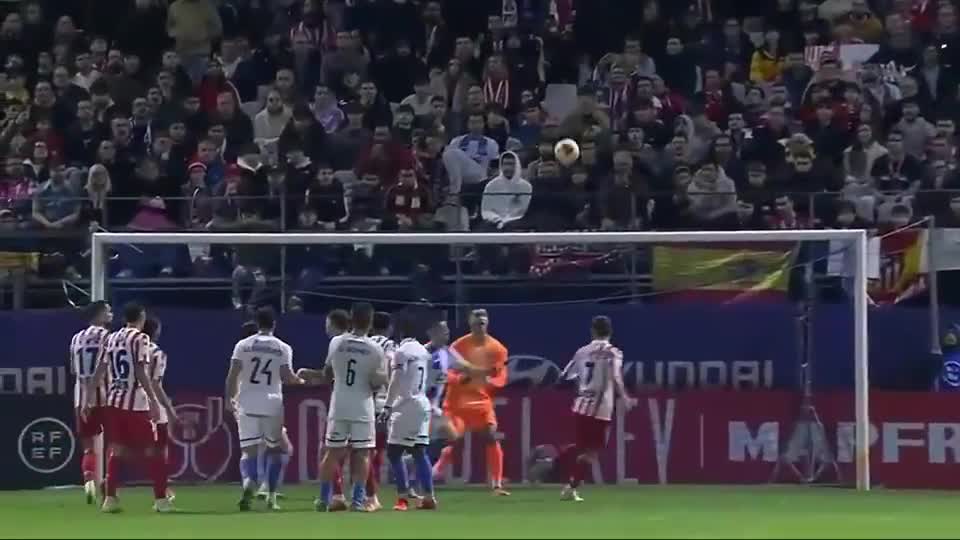 整场比赛场面踢的很是沉闷，越南虽然控球权更多但是...