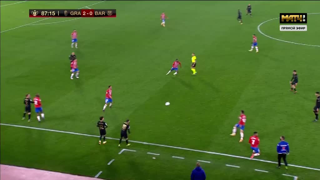 足坛曝出重磅转会，多队加入抢人大战