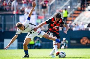 内马尔父亲：内马尔伤势还没确认，我们还没收到影像检查结果