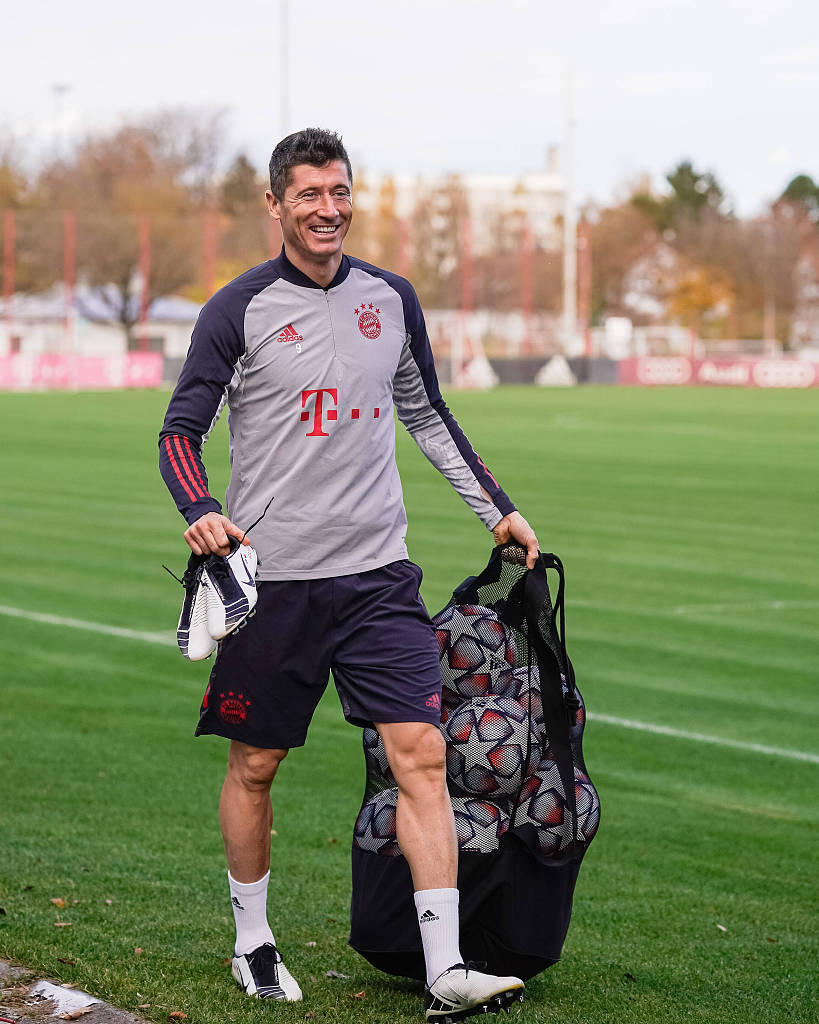 巴西女排3-2险胜日本队，晋级世联赛决赛，与意大利队争夺冠军