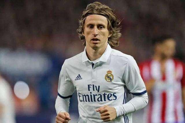 纳格尔斯曼与女友参加马拉松节目，呼吁为慈善活动捐款