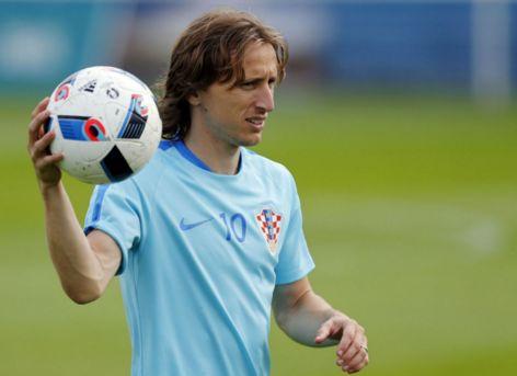 马德兴：足协上报3位外教候选；高层认为可借鉴男篮考虑土帅