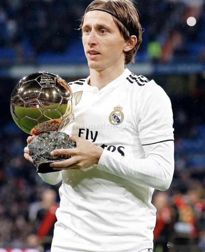 梅里诺玩二选一：佩德里＞维蒂尼亚、厄德高、罗德里